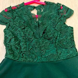 Like new . Green girls dress . Rare Editions .